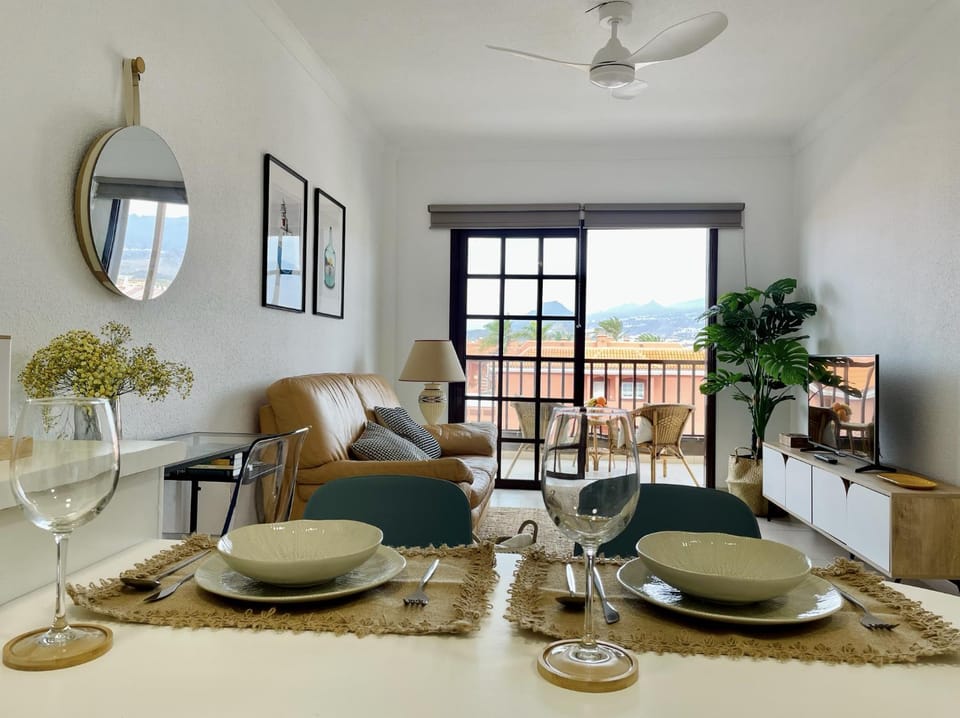 Apartamento con piscina junto al mar Apartment in Costa del Silencio
