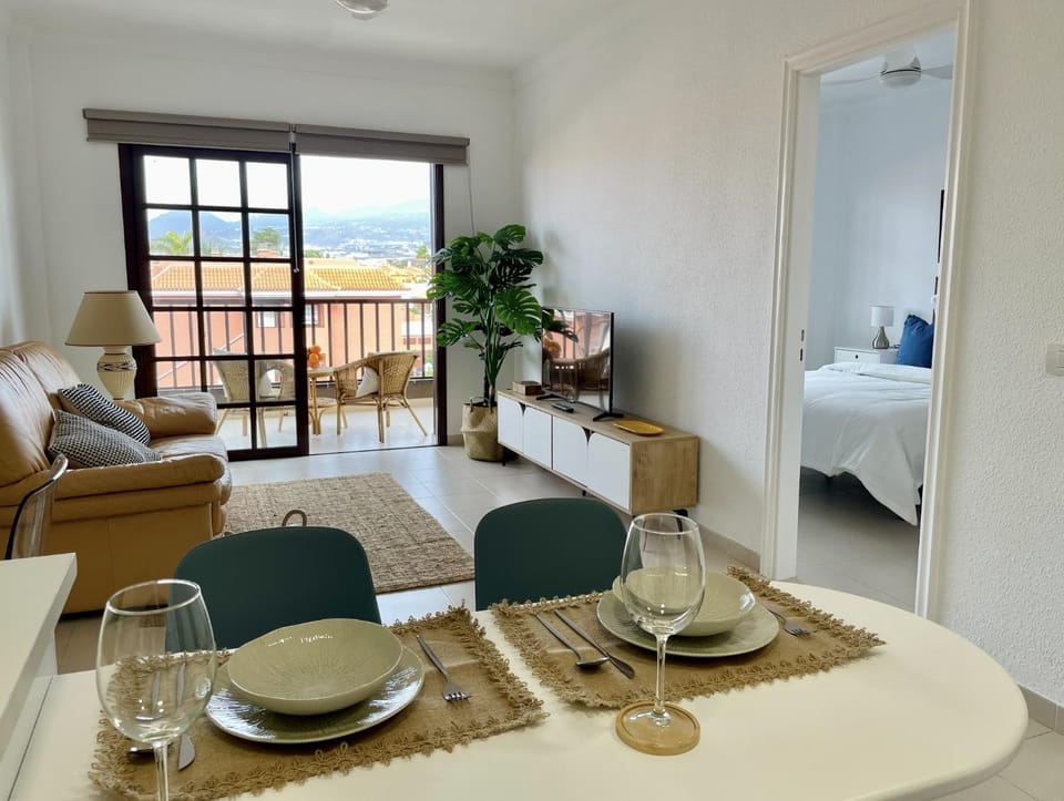 Apartamento con piscina junto al mar Apartment in Costa del Silencio