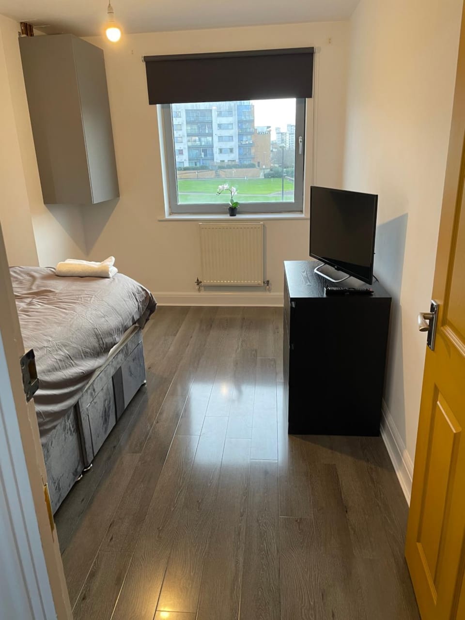 Room with Shared Kitchen and Living Room in South East London by the Riverside Vacation rental in London