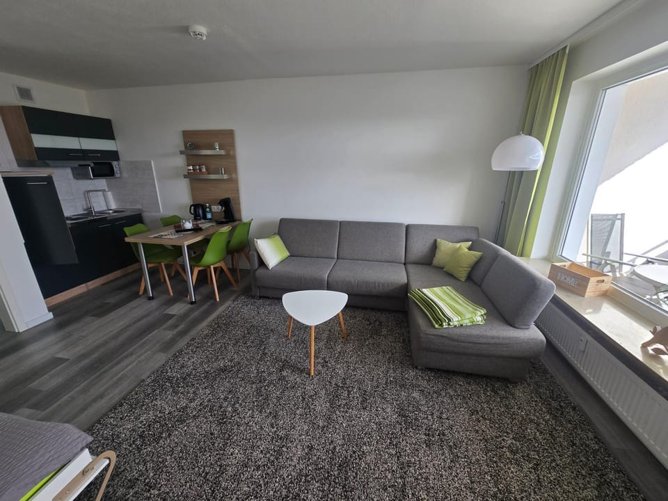 Kitchen or kitchenette, Living room, Seating area, Dining area
