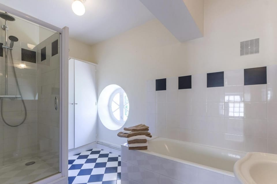 Shower, Bathroom, Bath, towels