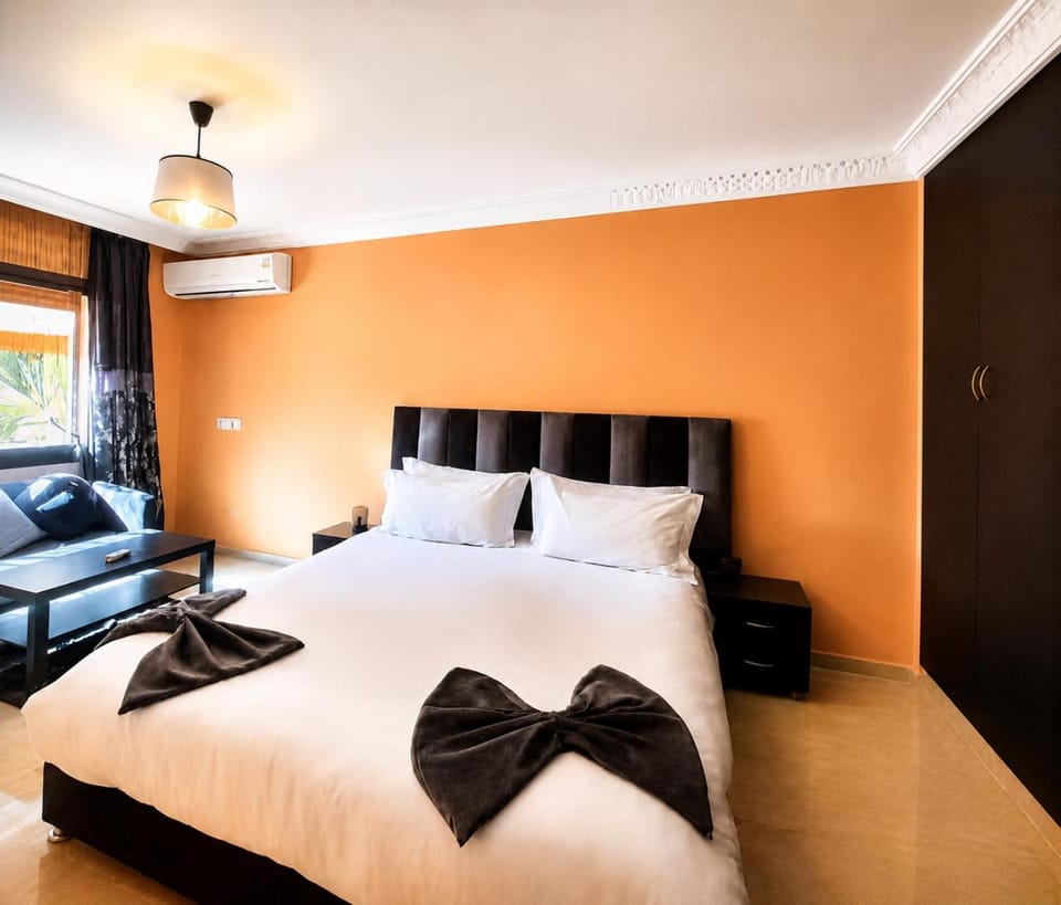 Bed, Photo of the whole room, Bedroom, air conditioner
