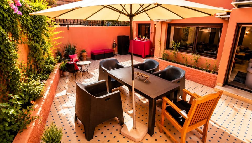 Patio, Day, Garden, Balcony/Terrace, Living room, Seating area, Dining area, Garden view