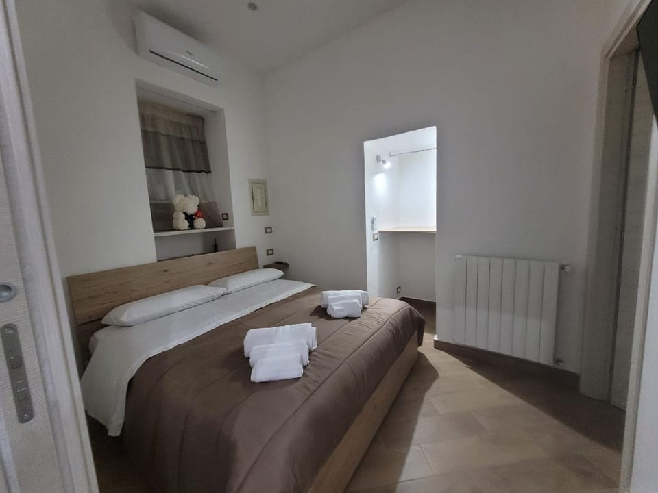Bed, Bedroom, air conditioner