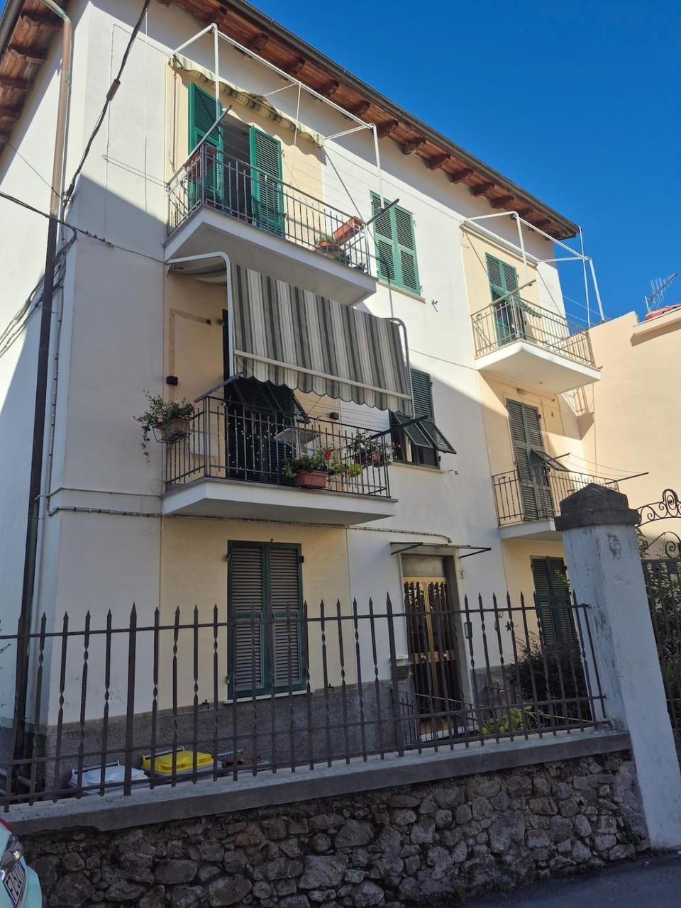 Property building, Balcony/Terrace