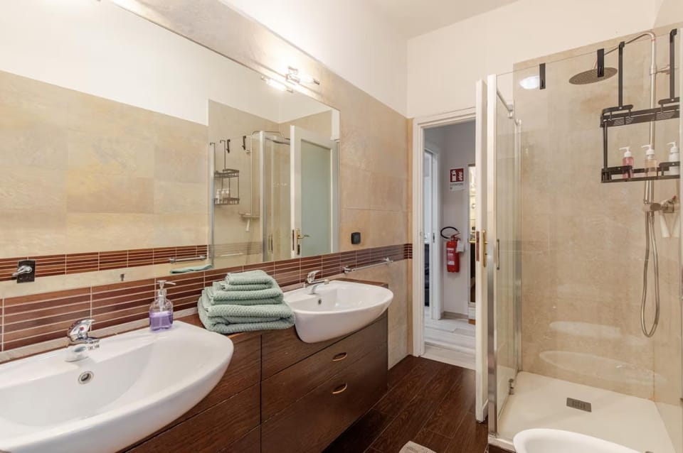 Shower, Toilet, Bathroom, towels