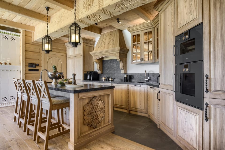 Kitchen or kitchenette, Dining area