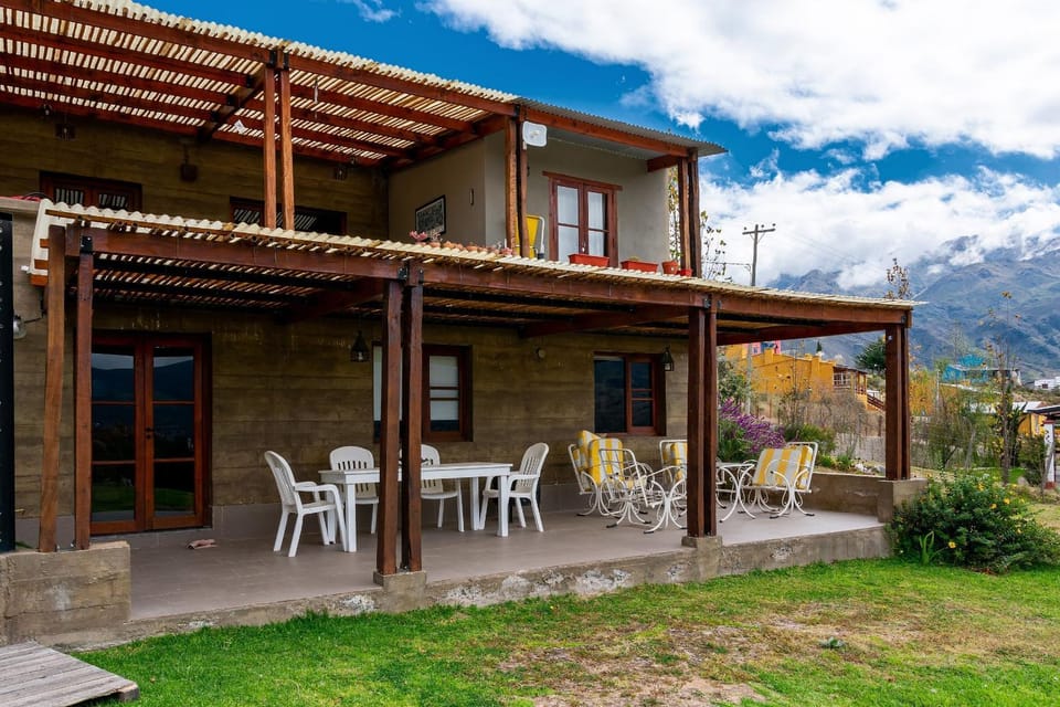 Los González – Cabañas con Vista al Valle House in Tucumán Province, Argentina