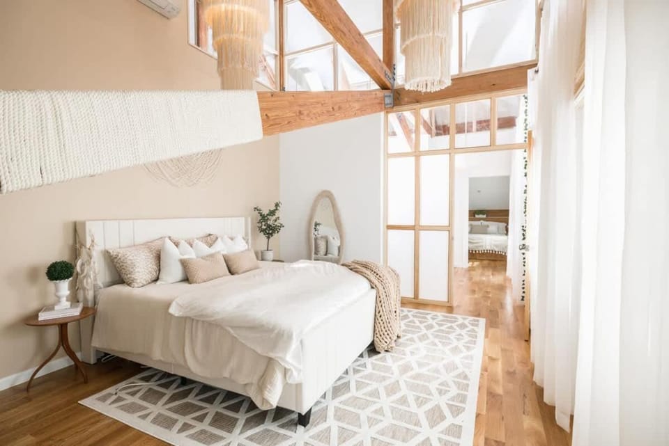 Light filled zen 3BR Penthouse - 7 min to Westport Apartment in Norwalk