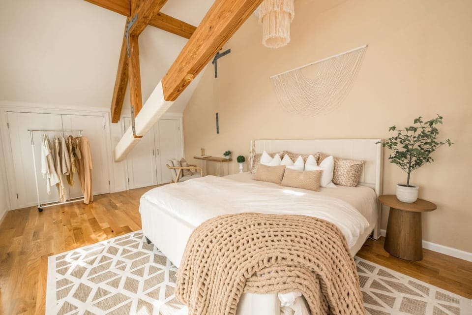 Bed, Photo of the whole room, Bedroom