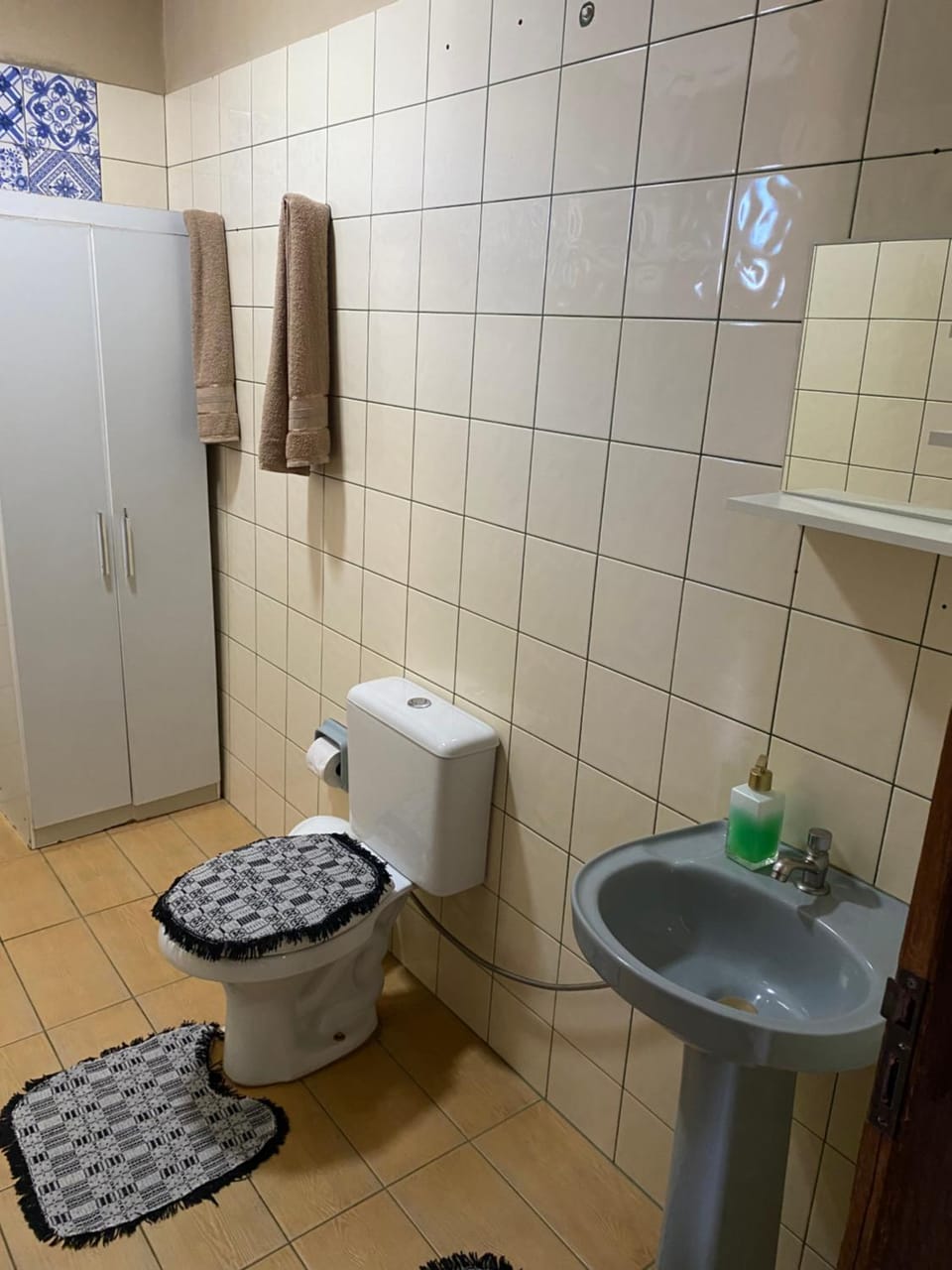 Toilet, Bathroom, towels