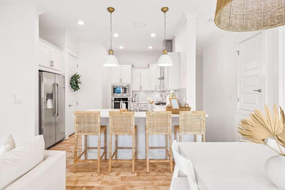 Pick Me Beaches 30A by Stay on 30A- Pool, Bikes, Golf Cart House in South Walton County