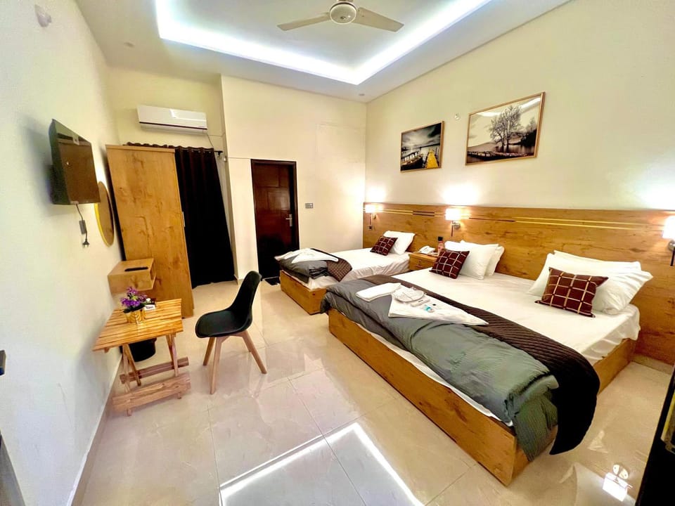 Bed, TV and multimedia, Bedroom, fireplace, wardrobe, air conditioner