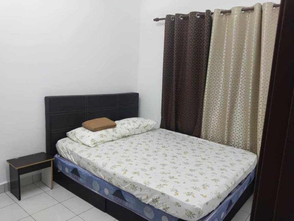Nufa homestay-seri iskandar House in Perak Tengah District