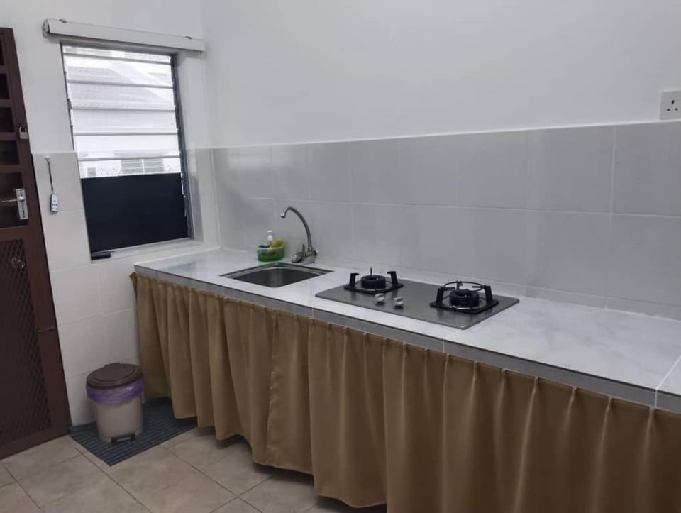 Nufa homestay-seri iskandar House in Perak Tengah District