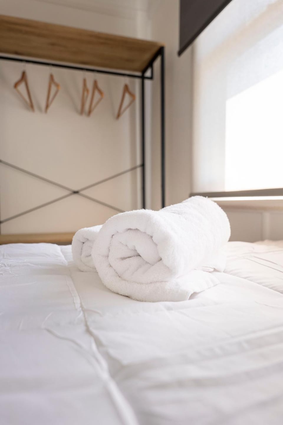 Bed, Bedroom, towels