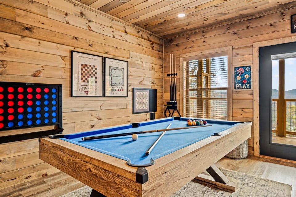 Billiard, Game Room