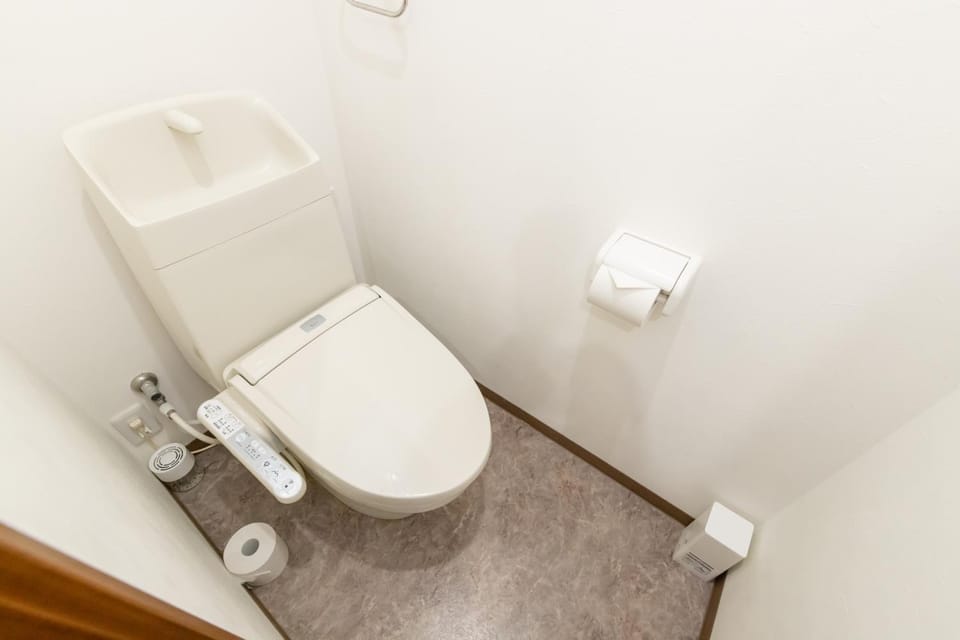 Toilet, bidet