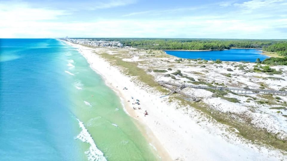 Seasider by Stay on 30A- Pool, Bikes, Golf Cart House in South Walton County