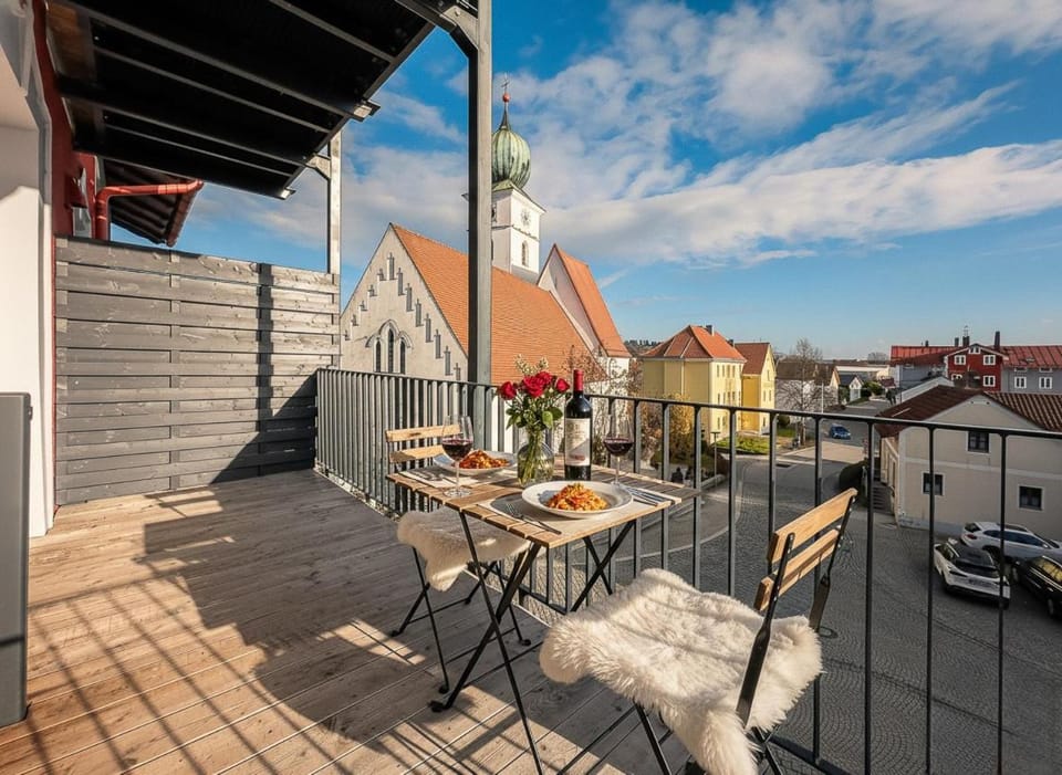 Property building, Balcony/Terrace, Dining area