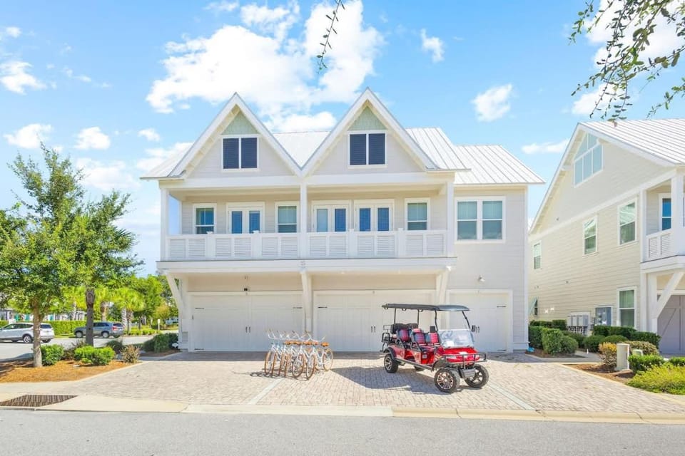 SeaWise by Stay on 30A- Pool, Bikes, Golf Cart House in South Walton County