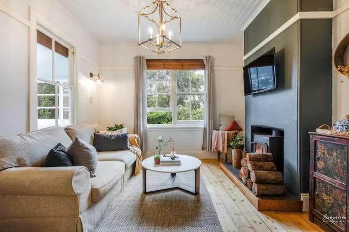 Highland Cottage- Modern Country Life at Leura House in Blue Mountains