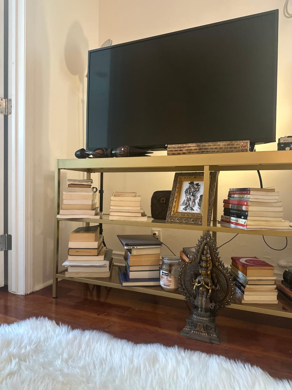 Cozy Studio In West Hollywood Apartment in San Fernando Valley