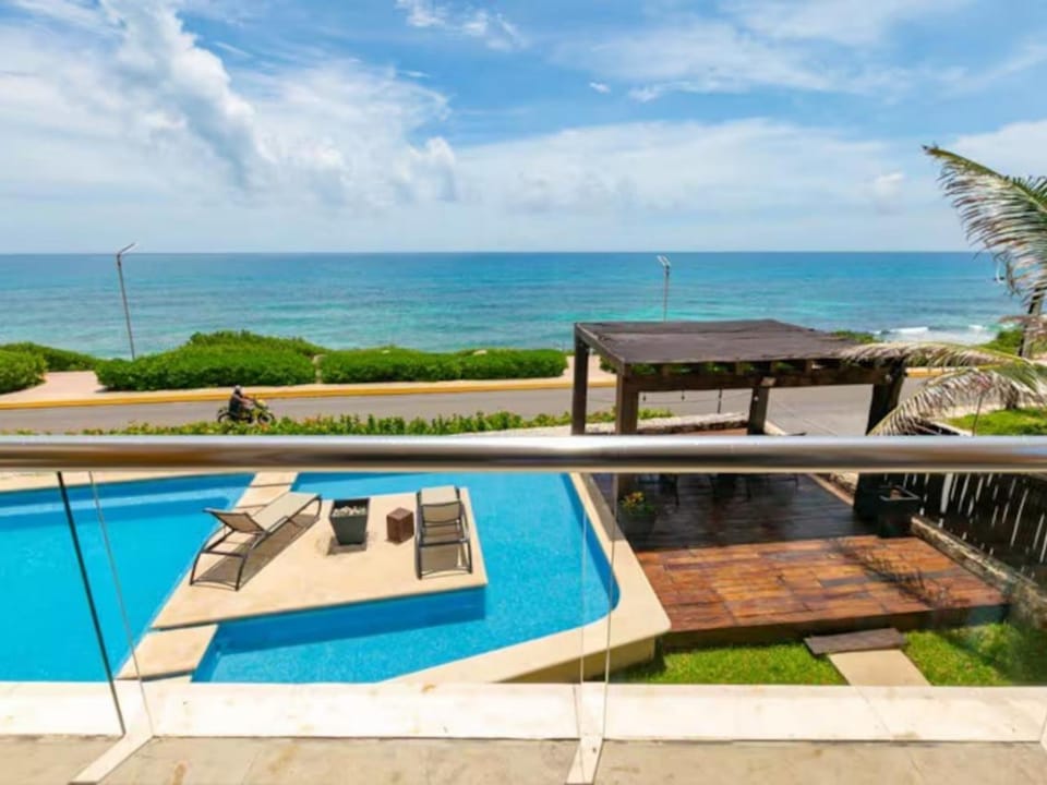 SEA-FRONT VILLA, Isla Mujeres! Stunning Sea Views! Apartment in Isla Mujeres