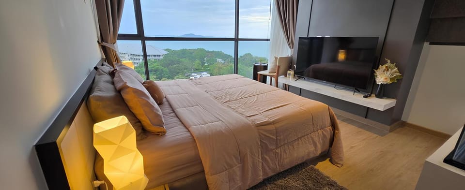 Luxury 2 Bed Room Sea View - Best Location Apartment in Pattaya City