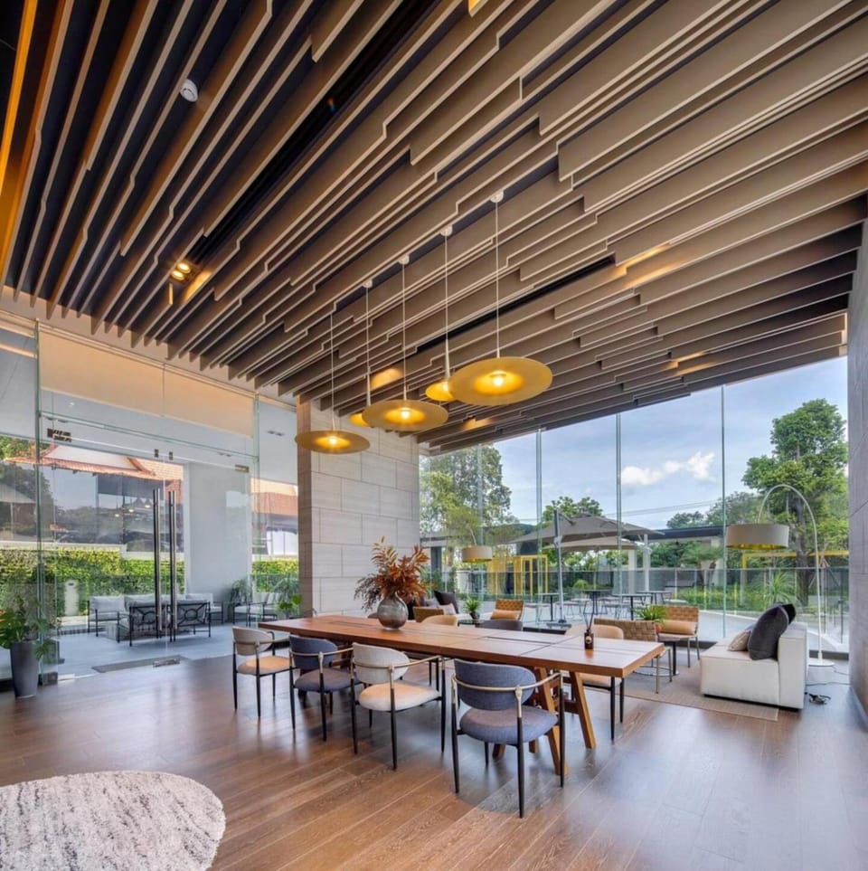 Luxury 2 Bed Room Sea View - Best Location Apartment in Pattaya City