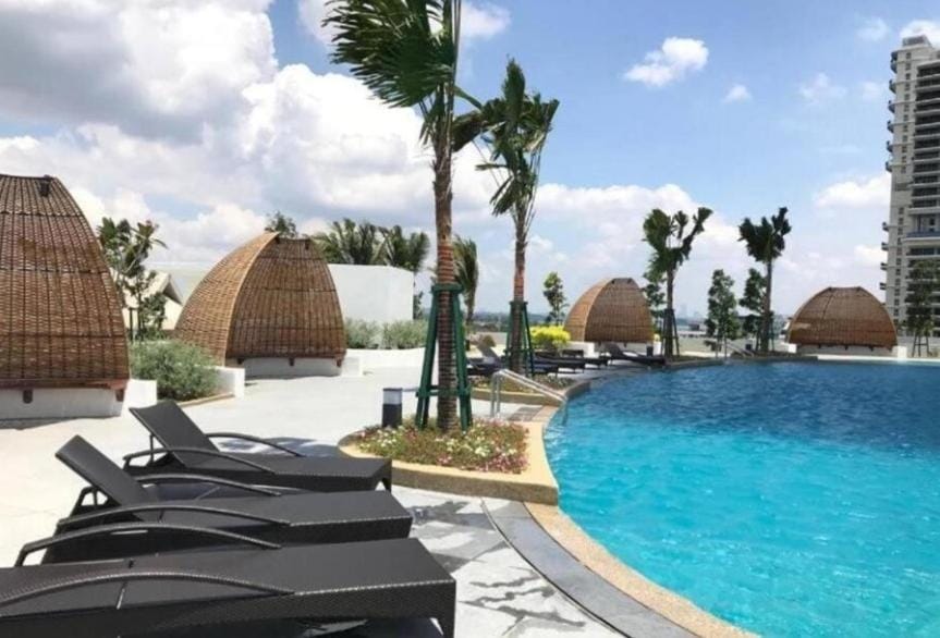 Almas Couple Healing Retreat Netflix By STAY Apartment in Johor