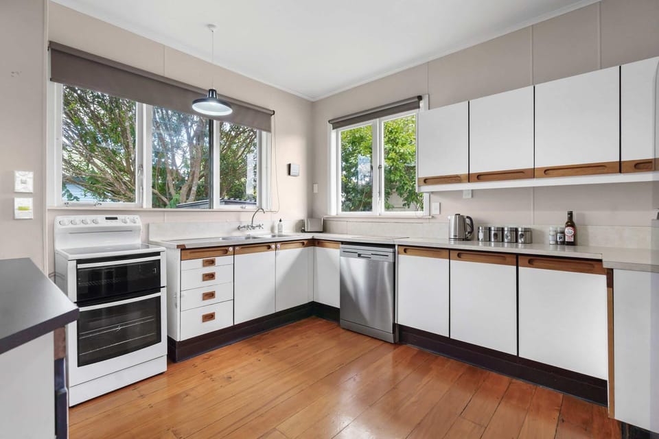 Charming 3 Bedroom Family Home Pet Friendly House in Hamilton