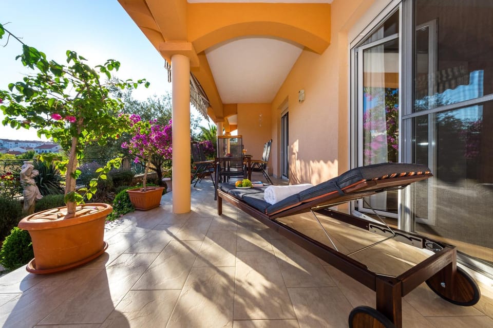 Patio, Facade/entrance, Balcony/Terrace, Garden view