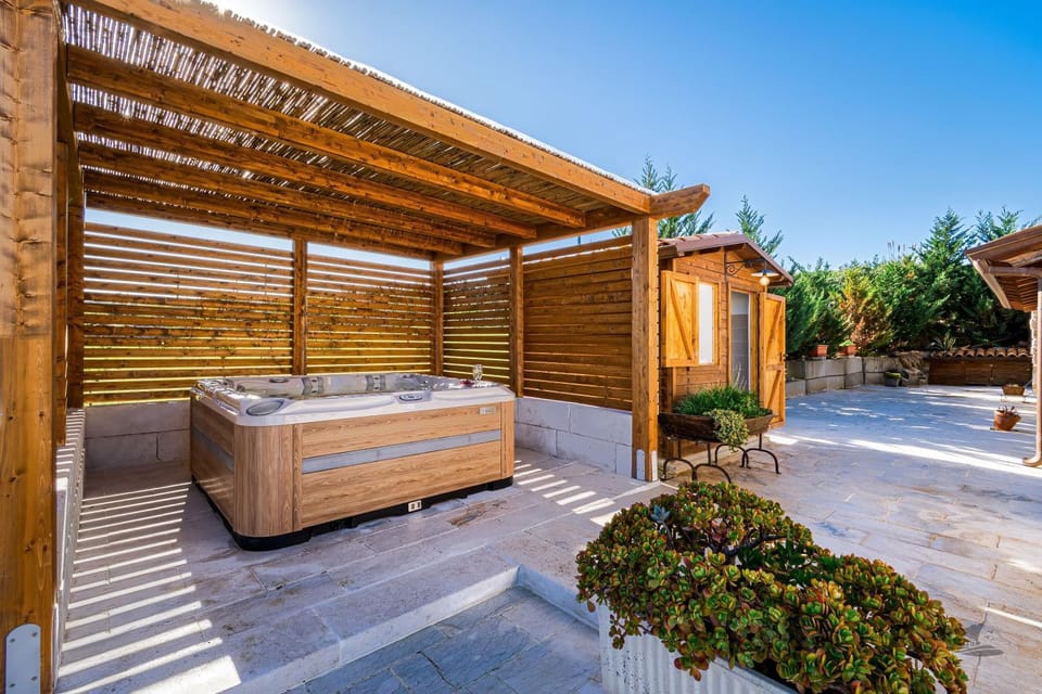Property building, Patio, Hot Tub, Garden view