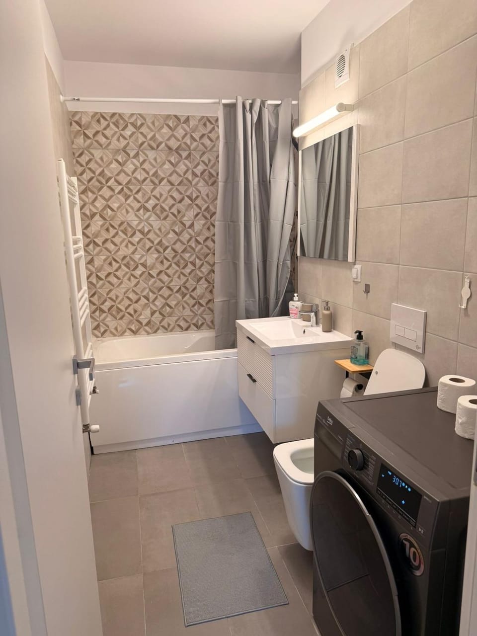 Onix Park Complex Elegant Apartment with Parking & Self Check in Apartment in Bucharest