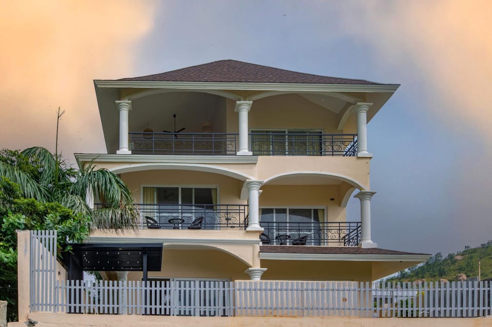 Property building, Balcony/Terrace