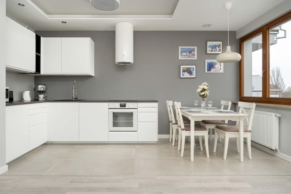 Kitchen or kitchenette, Dining area, dishwasher, oven, stove