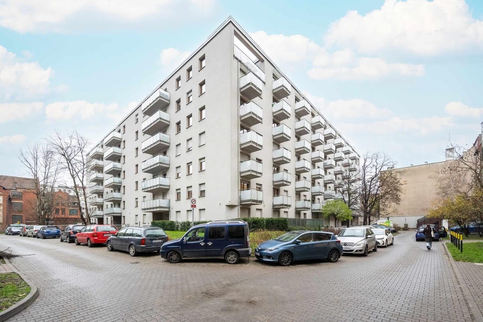 Property building, Day, Neighbourhood, Location
