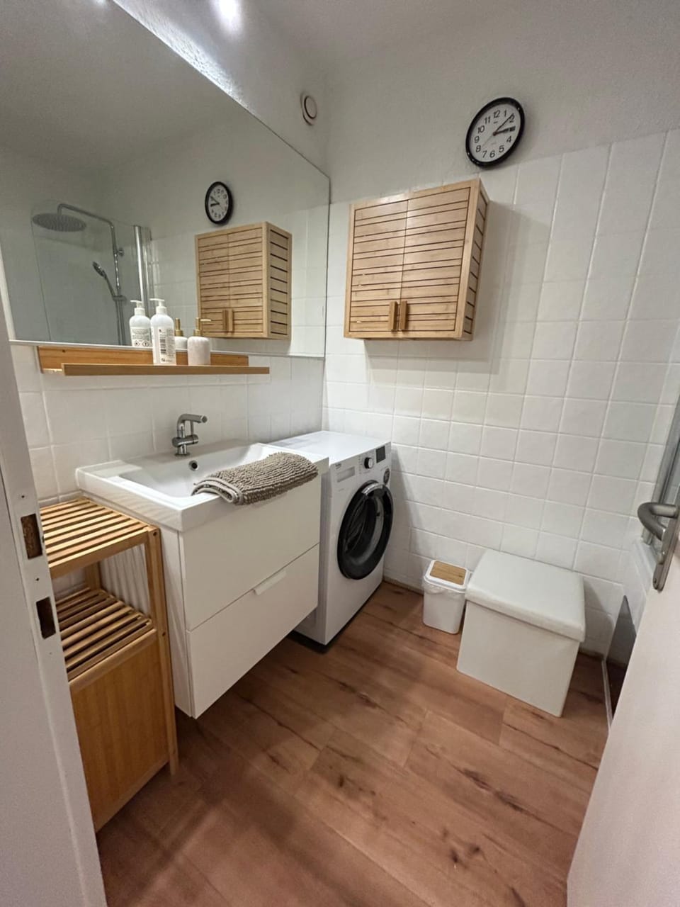 Bathroom, washing machine