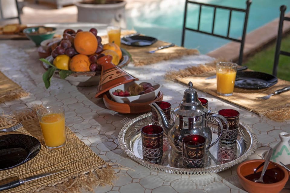 Dining area, Pool view, Swimming pool, Breakfast