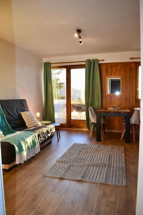 Living room, Photo of the whole room, Seating area, Dining area