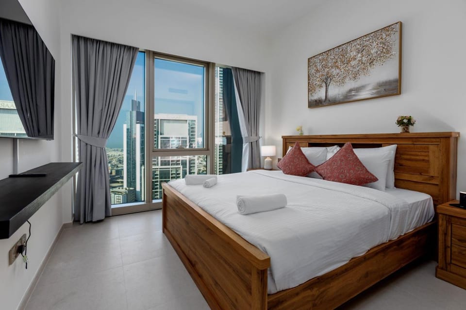 Bed, TV and multimedia, Photo of the whole room, Bedroom, towels
