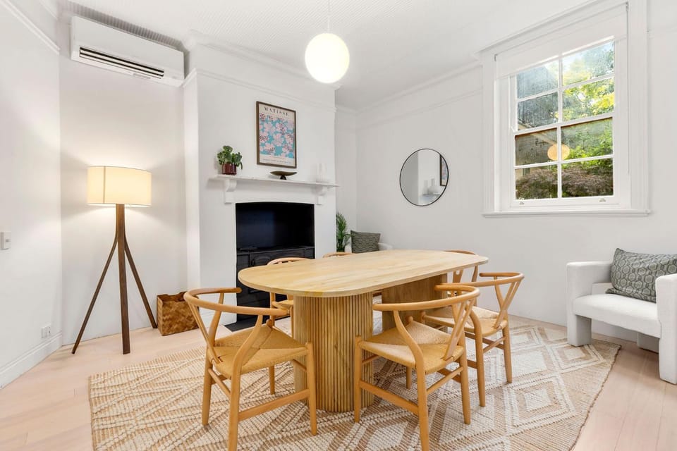 Seating area, Dining area