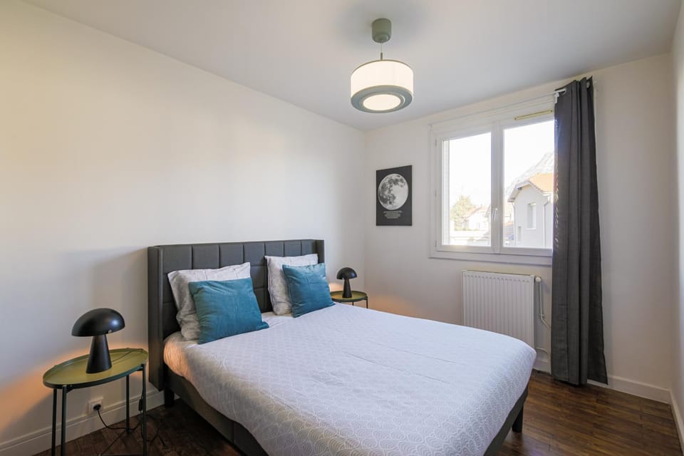 Bed, Photo of the whole room, Bedroom