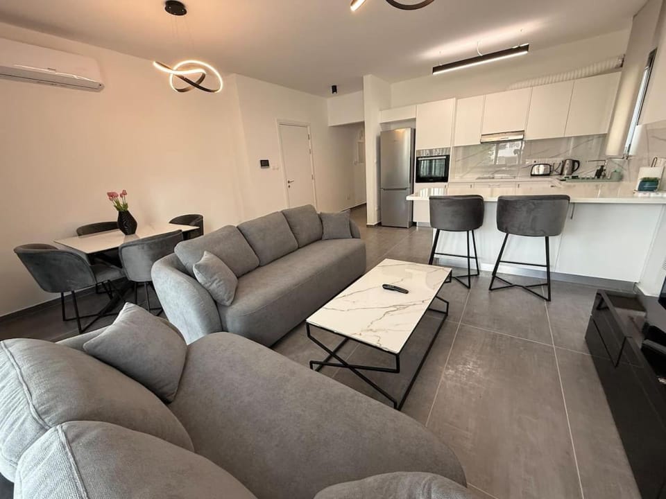 TV and multimedia, Kitchen or kitchenette, Living room, Seating area, Dining area, oven, stove, air conditioner