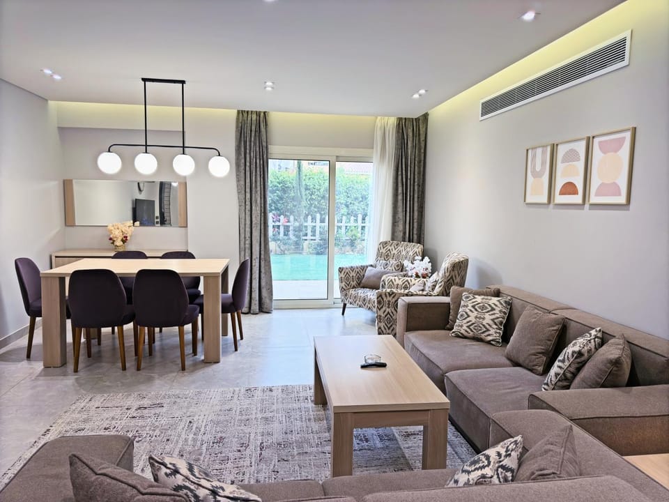 Living room, Seating area, Dining area