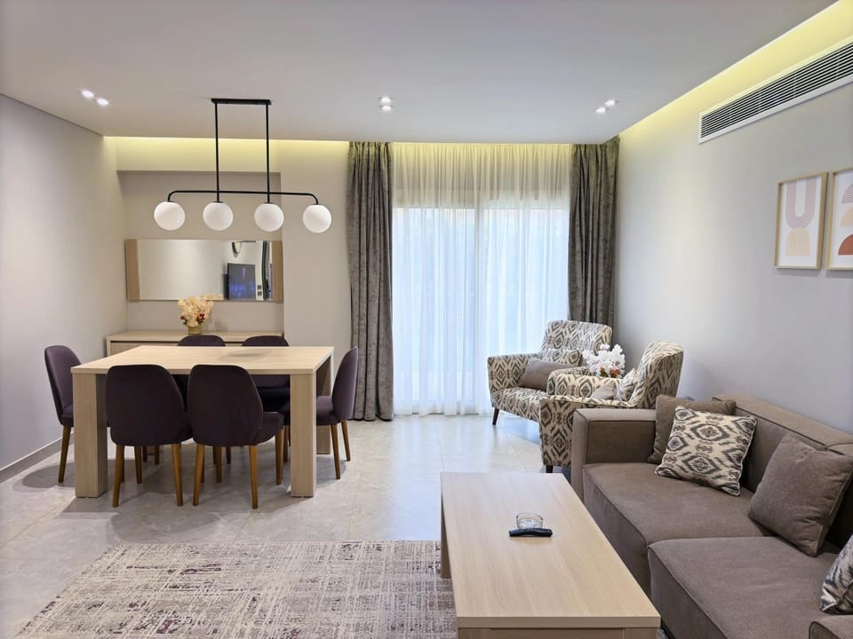 Living room, Seating area, Dining area