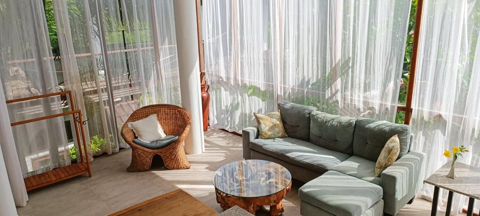 Garden, Living room, Seating area