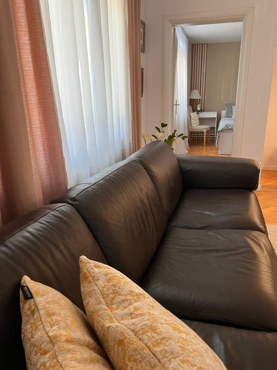 Garden Lane Quiet Townhouse with Private Garden & Parking Apartment in City of Zagreb