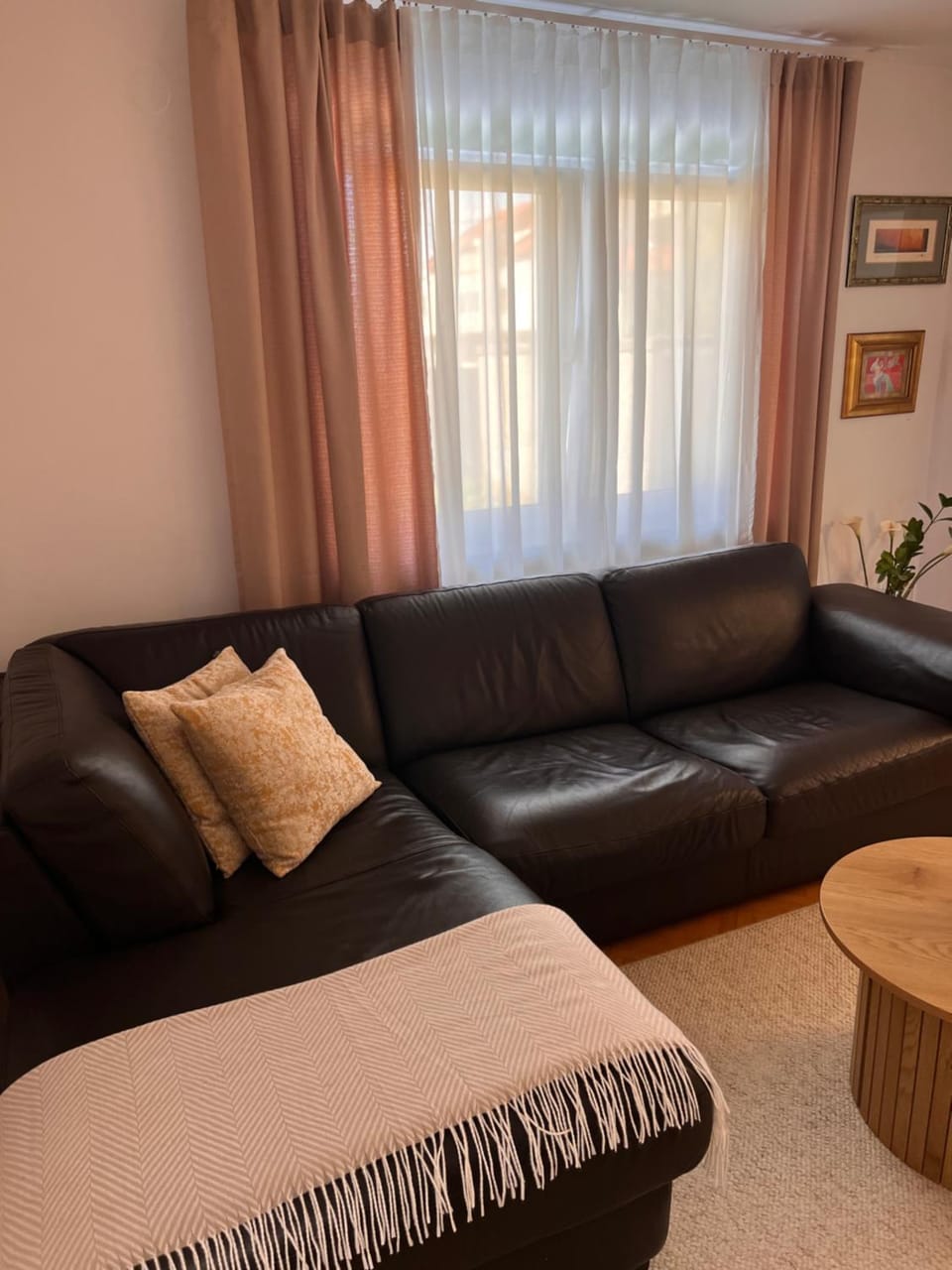 Garden Lane Quiet Townhouse with Private Garden & Parking Apartment in City of Zagreb